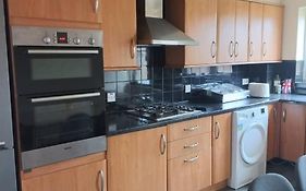 Hamilton 3 Bedrooms 10 Minutes From City Centre